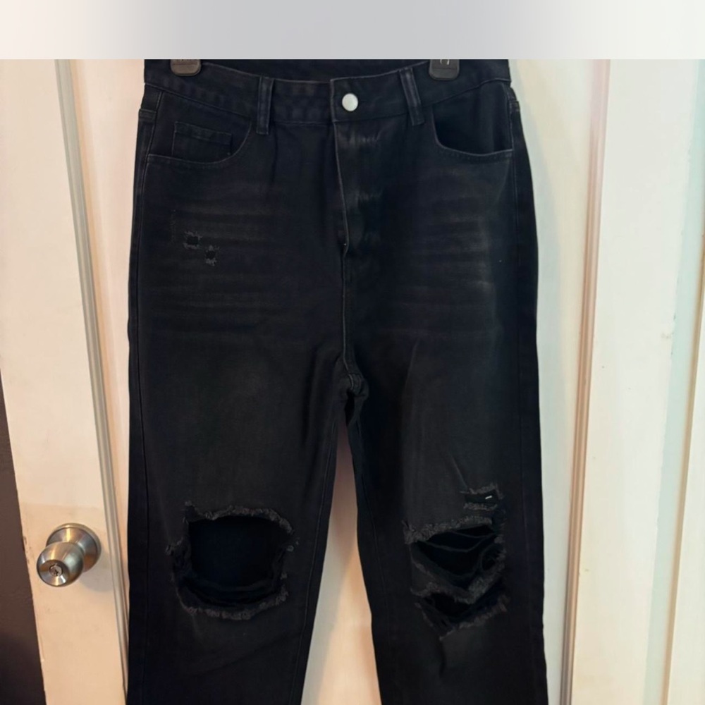 Women's Black Distressed Jeans